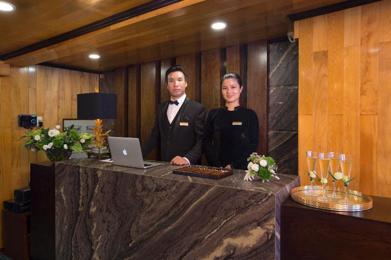 Hera Cruises Khách sạn 3*