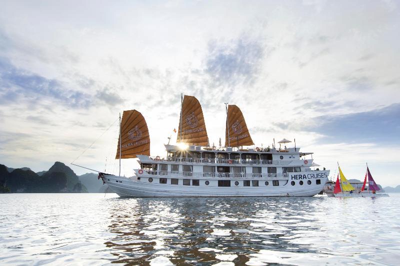 Hera Cruises Khách sạn