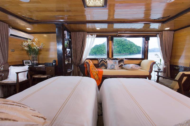 Hera Cruises Khách sạn