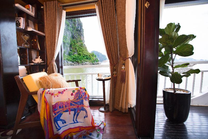 Khách sạn Hera Cruises 3*